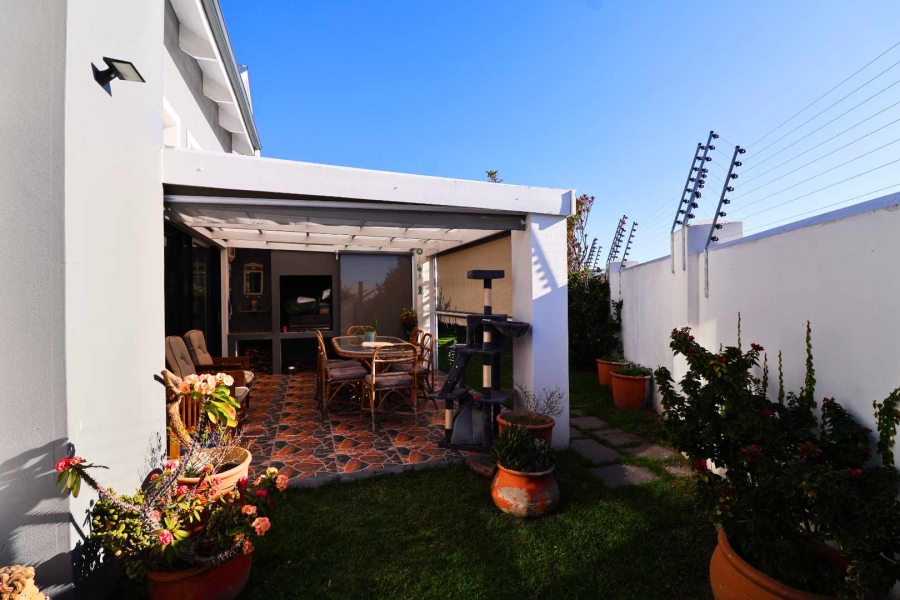 3 Bedroom Property for Sale in Sandbaai Western Cape